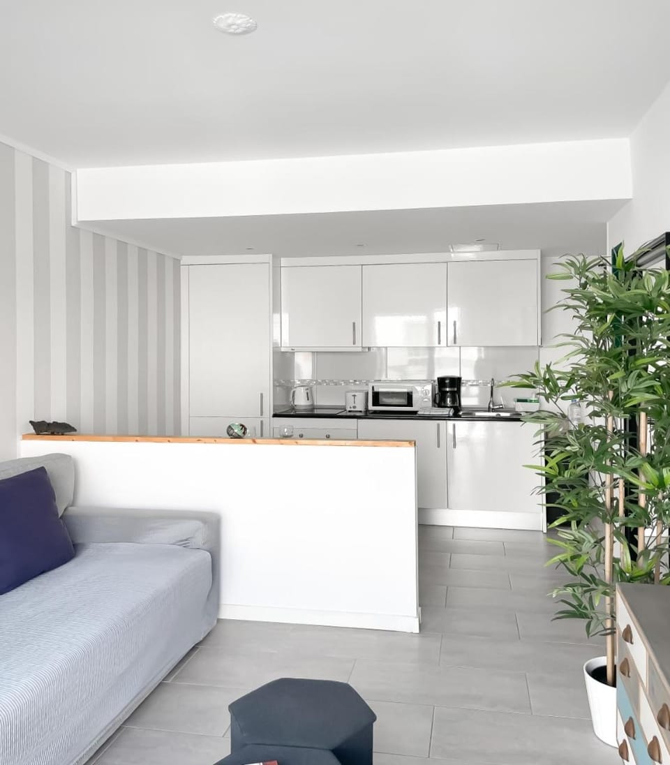 Kitchen or kitchenette, Living room, stove