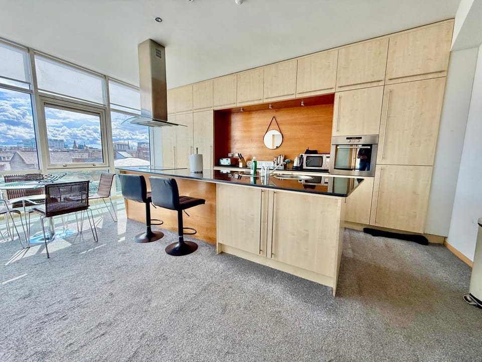 City Centre Glasgow 2BR - 2 Bathrooms - Parking Apartment in Glasgow