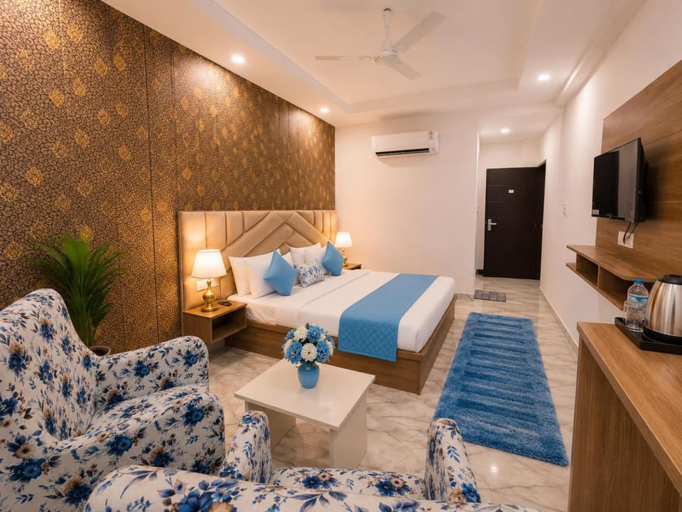 Bed, TV and multimedia, air conditioner
