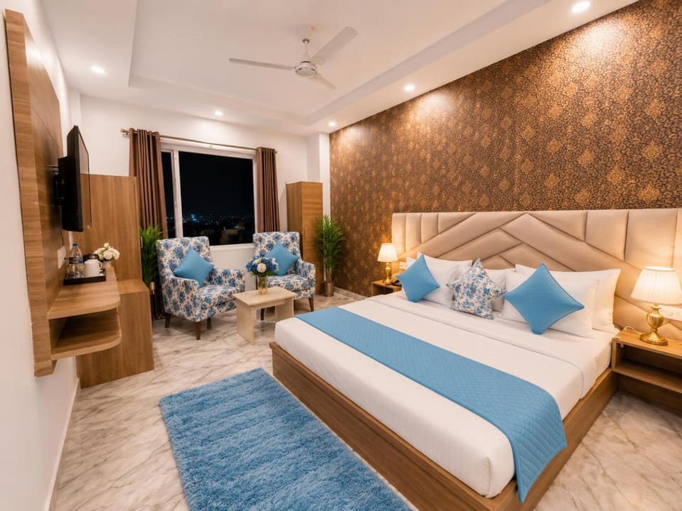 Bed, TV and multimedia, air conditioner