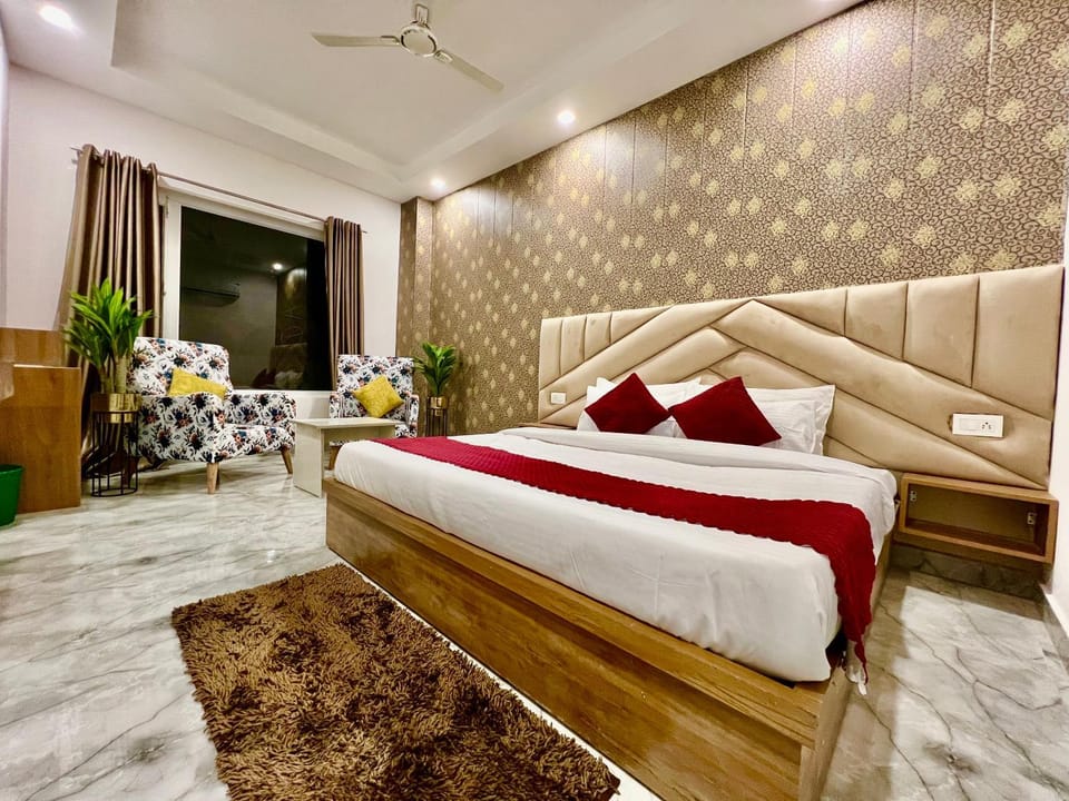 Bed, TV and multimedia, air conditioner