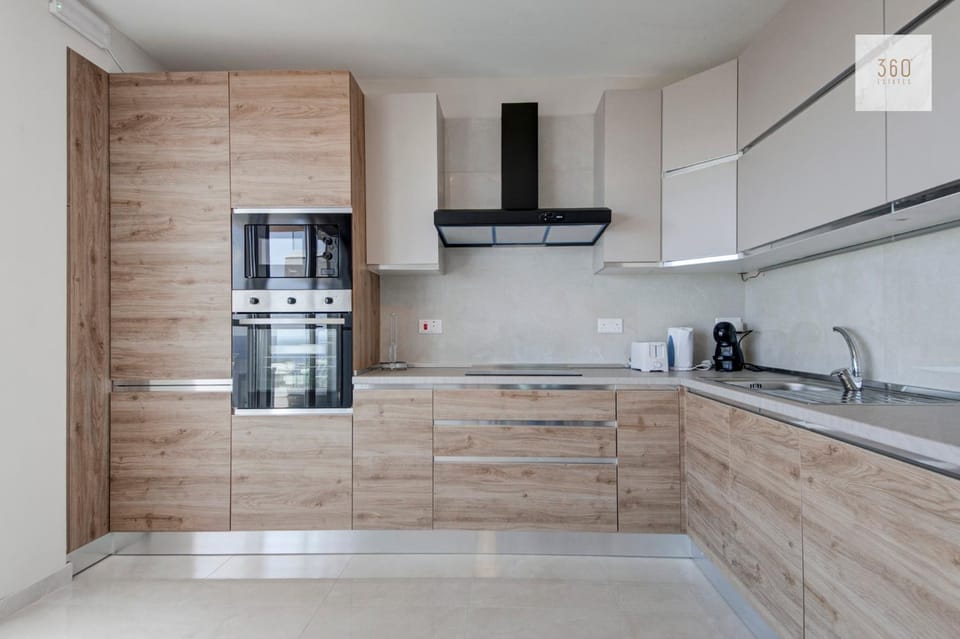 Kitchen or kitchenette, dishwasher, minibar, stove