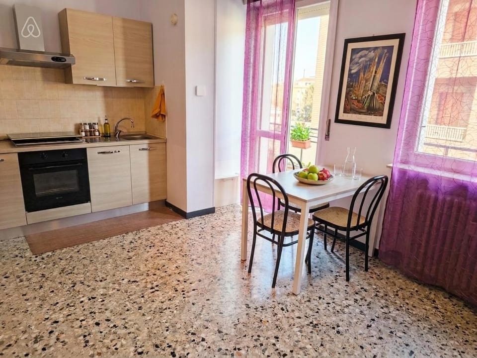 Kitchen or kitchenette, Living room, Seating area, Dining area, oven, stove