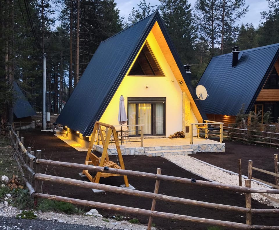 Pine Forest Chalet House in Montenegro