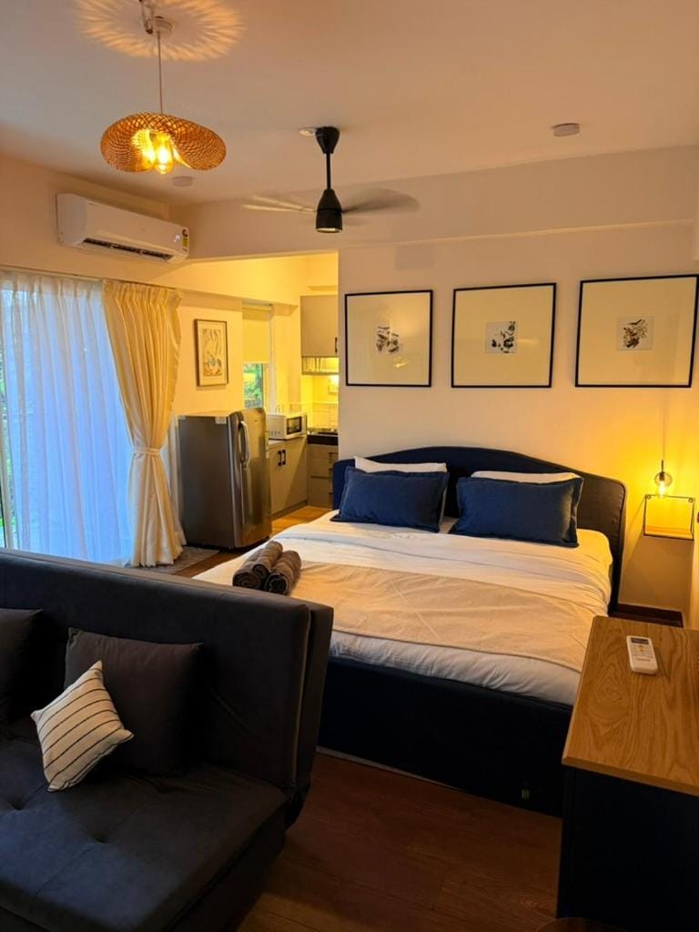 Bed, Photo of the whole room, Bedroom