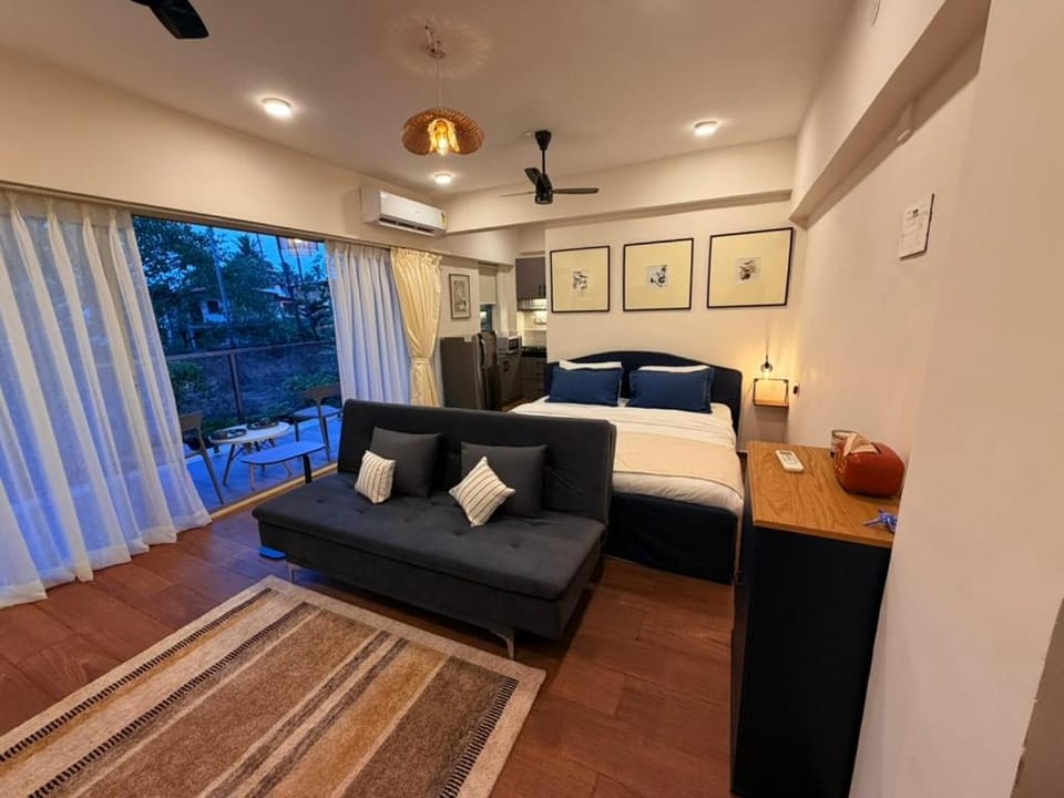 Bed, Living room, Photo of the whole room