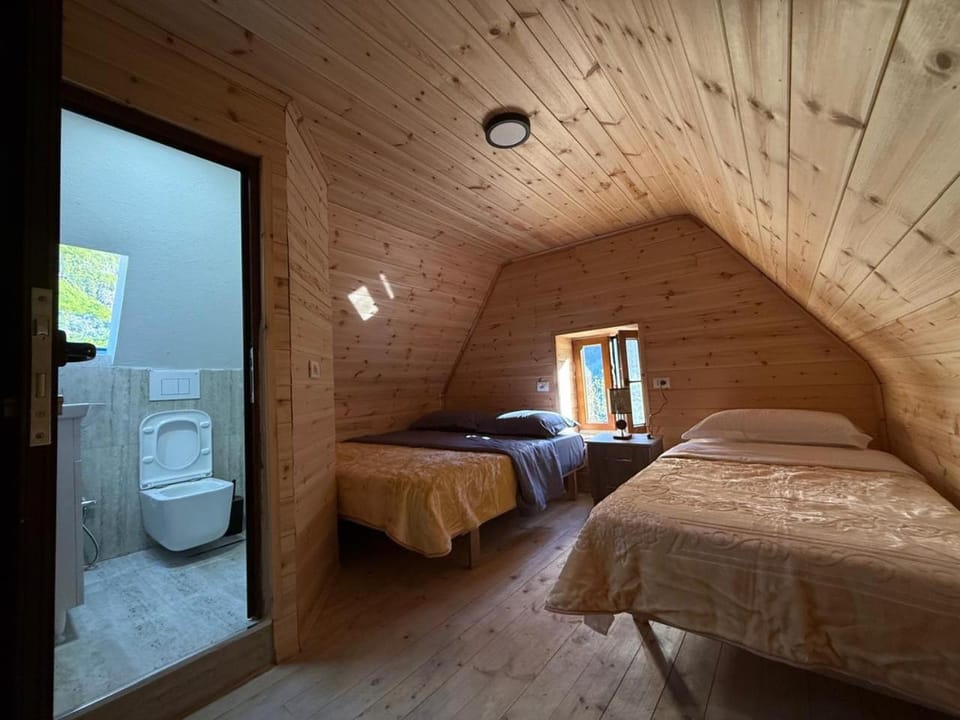 Toilet, Bed, Bathroom, Photo of the whole room, Bedroom, towels