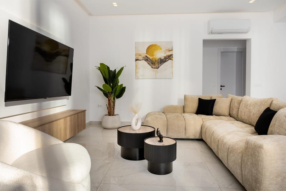 TV and multimedia, Living room, Seating area, air conditioner