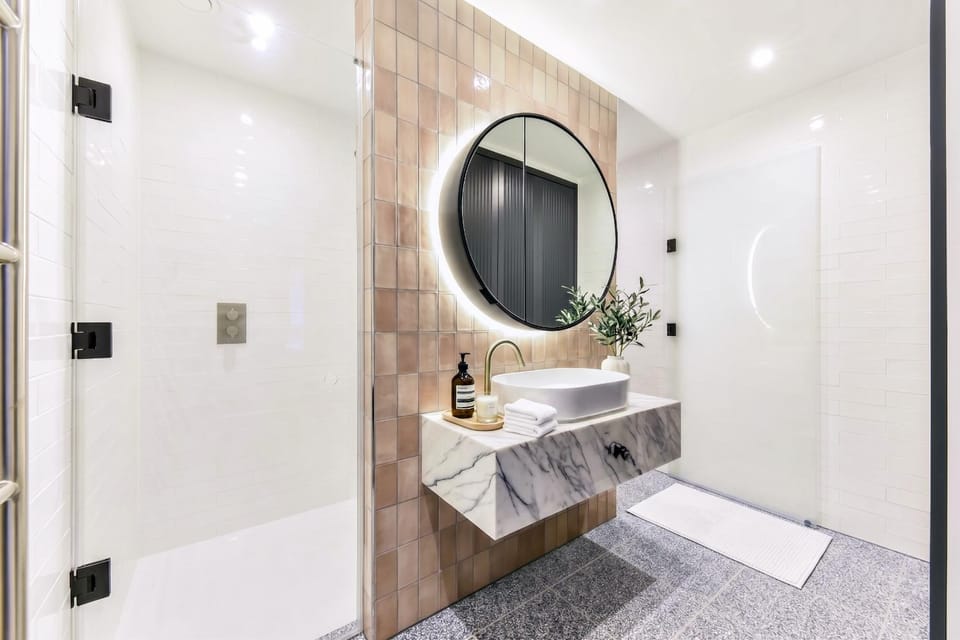 Shower, Bathroom, Bath, towels