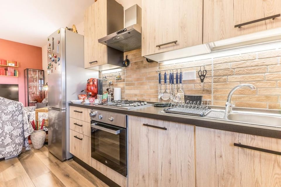 Kitchen or kitchenette, dishwasher, oven, kitchen