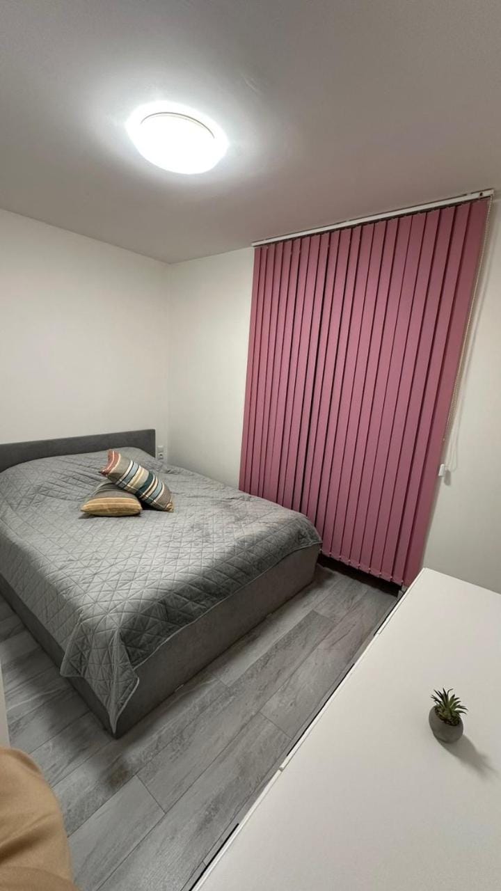 Нов Апартамент на центъра с тераса Apartment in Stara Zagora, Bulgaria