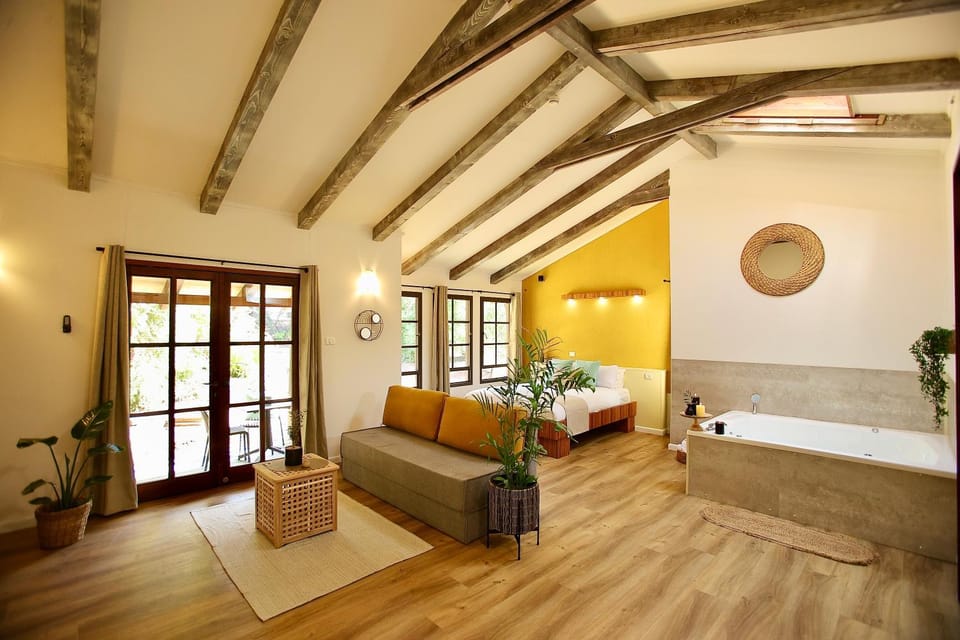 Hot Tub, Photo of the whole room
