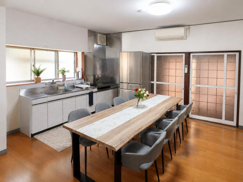 Dining area, kitchen