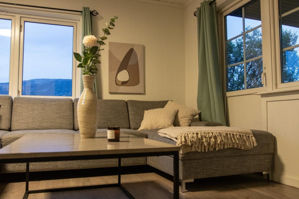 Living room, Photo of the whole room, Seating area