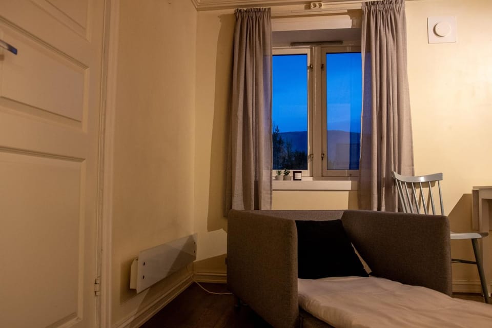 Bed, Living room, Photo of the whole room, Seating area