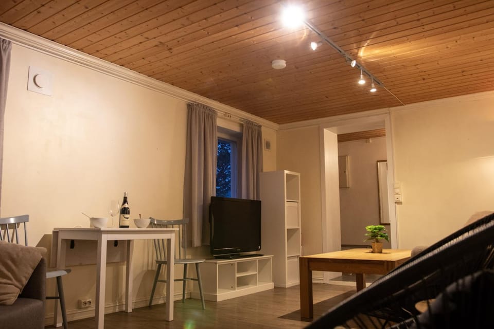 TV and multimedia, Living room, Seating area, Dining area