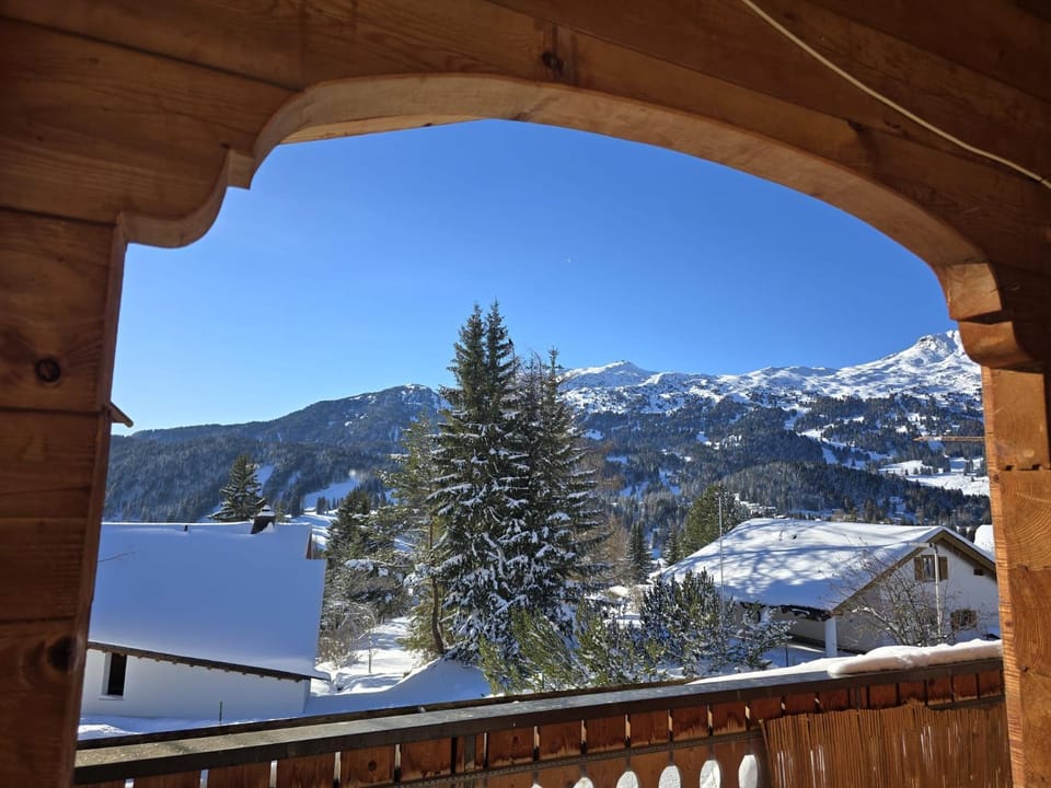 Balcony/Terrace, Mountain view