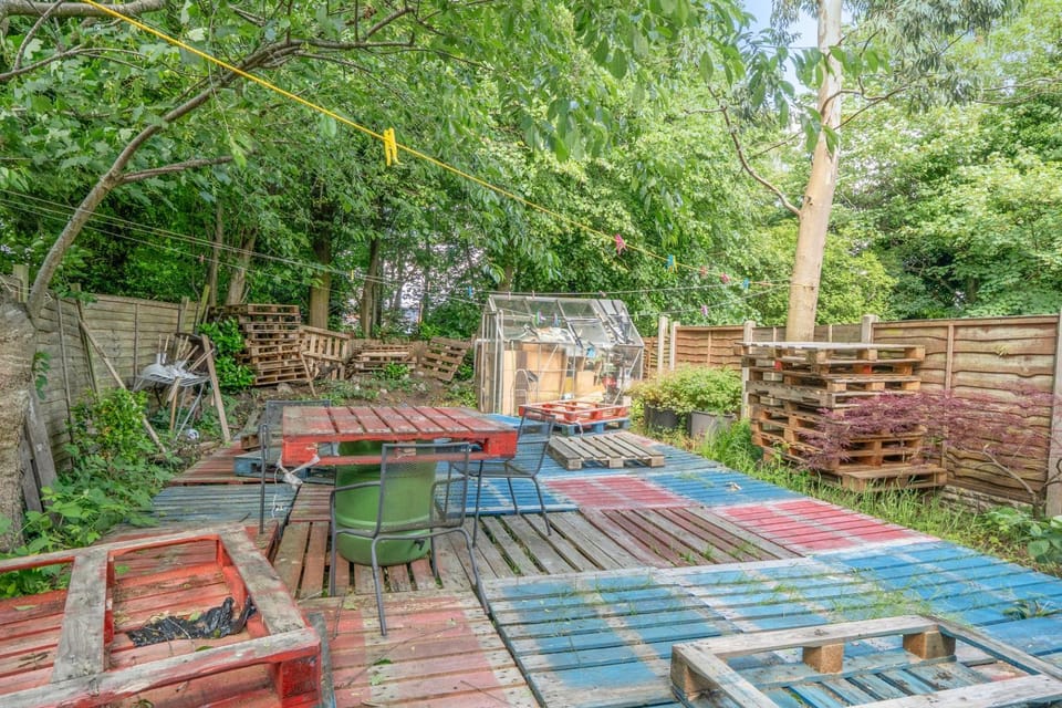 Midlands Apartment Sleeps 7 - Free Parking Wifi Apartment in High Peak District