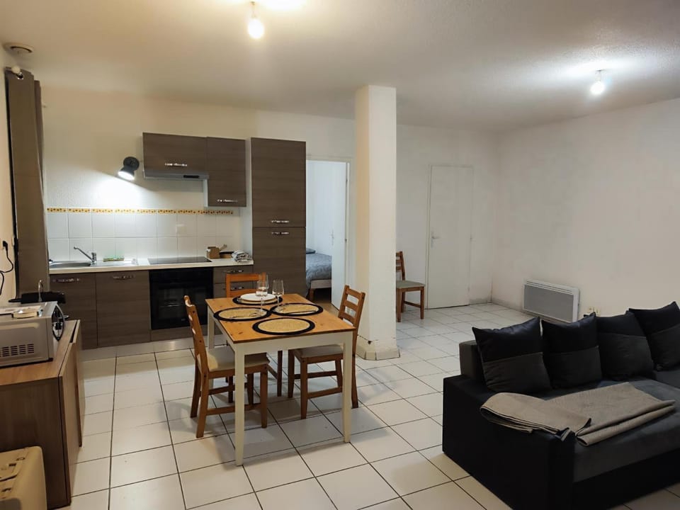 Property building, Kitchen or kitchenette, Living room