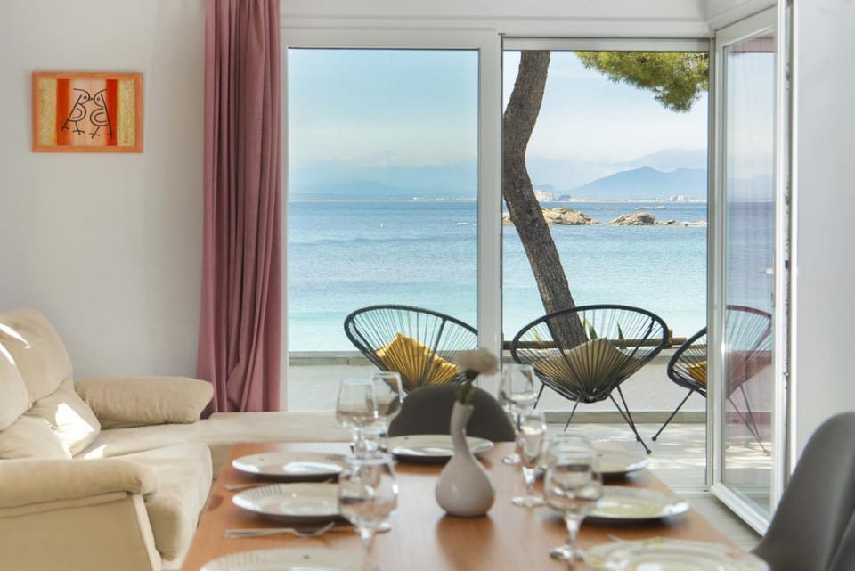 Living room, Sea view