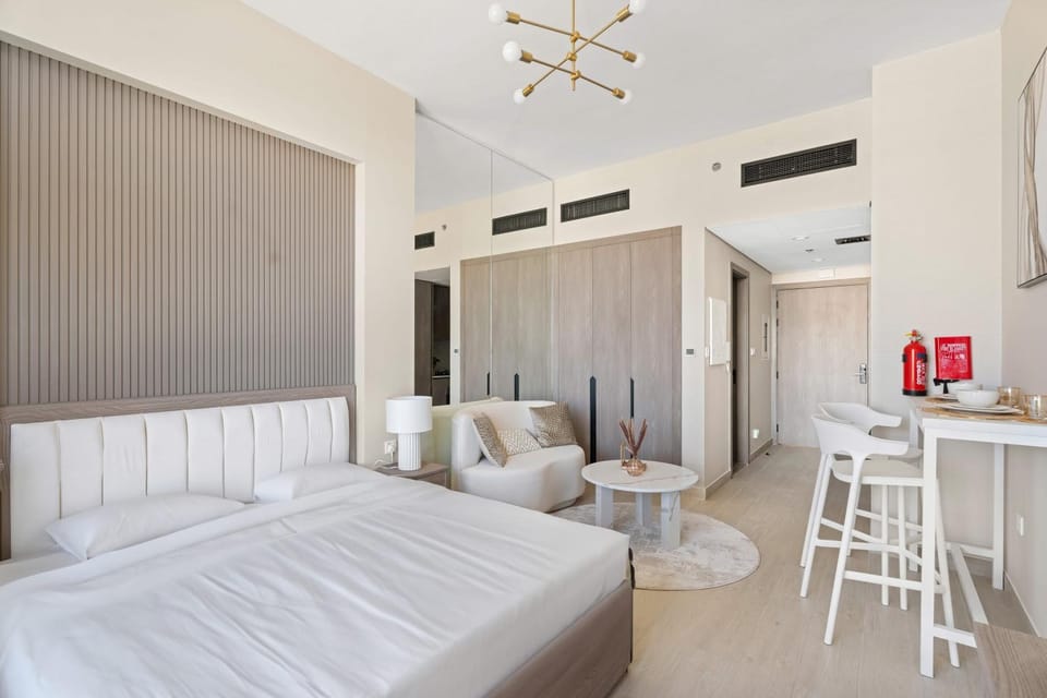 Modern Studio in residence with pool gym and paddl Apartment in Dubai