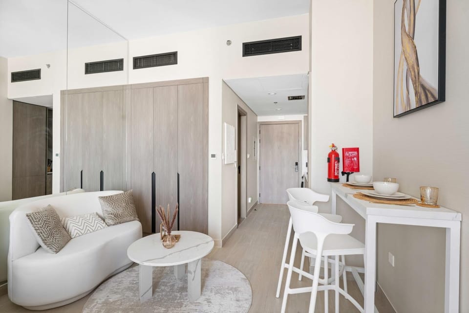 Modern Studio in residence with pool gym and paddl Apartment in Dubai
