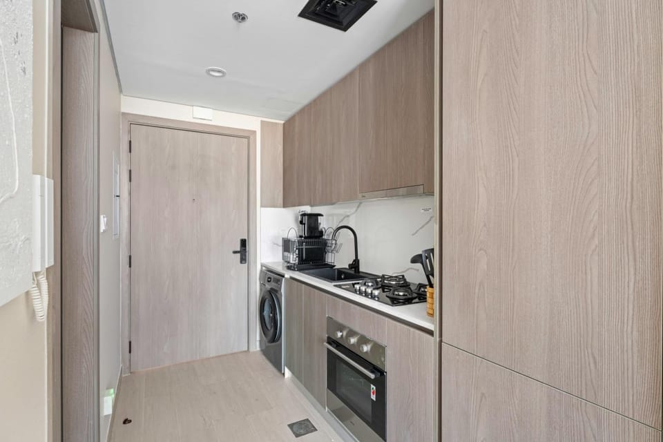 Modern Studio in residence with pool gym and paddl Apartment in Dubai
