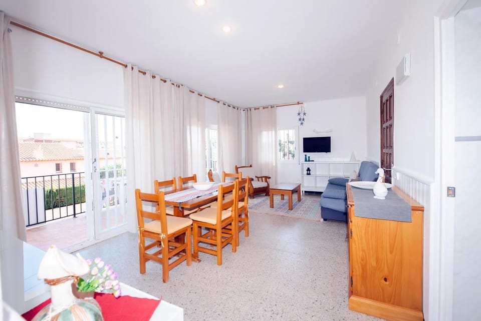 Apto agradable con jardín y garaje a 550 m playa Apartment in Baix Empordà