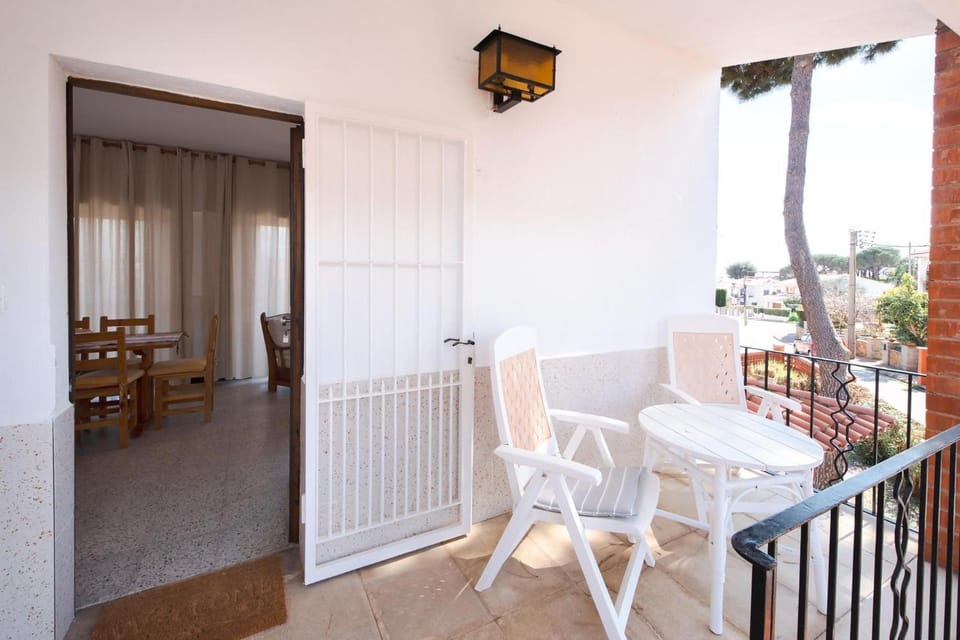 Apto agradable con jardín y garaje a 550 m playa Apartment in Baix Empordà