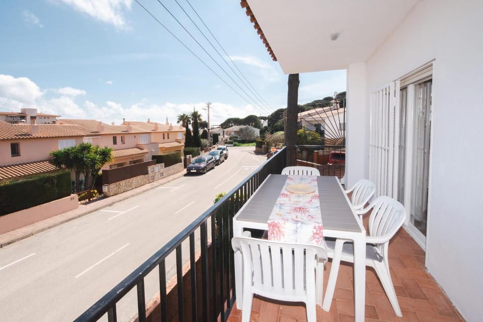 Apto agradable con jardín y garaje a 550 m playa Apartment in Baix Empordà
