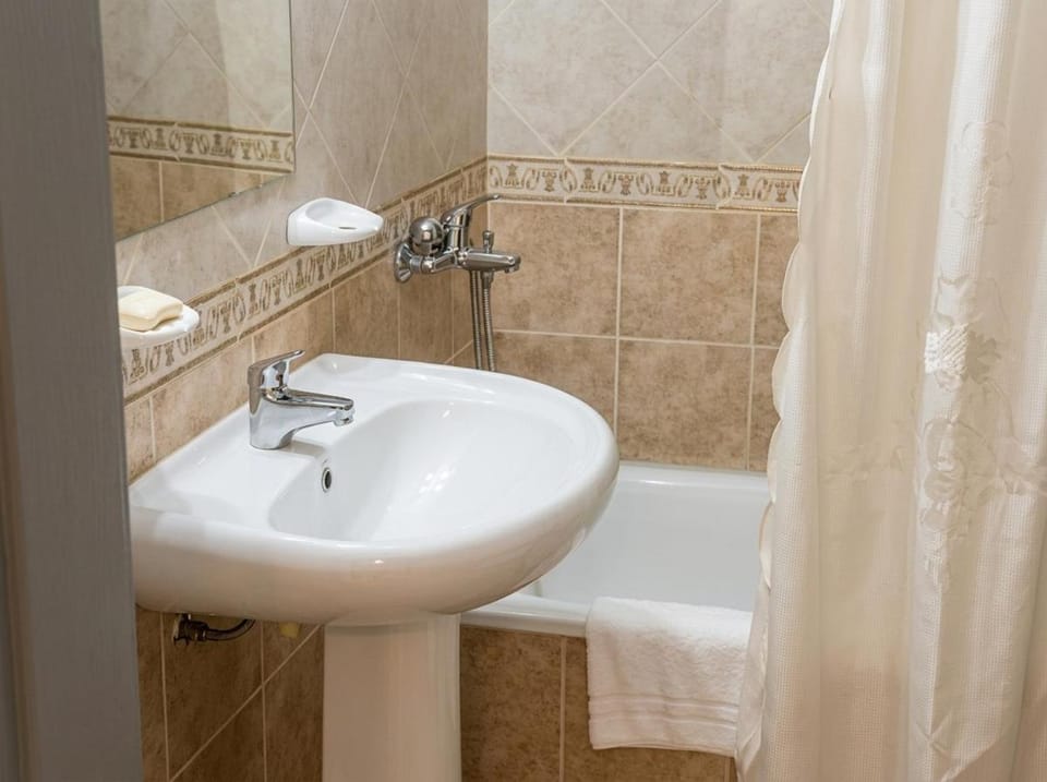 Shower, Toilet, Bathroom, Bath