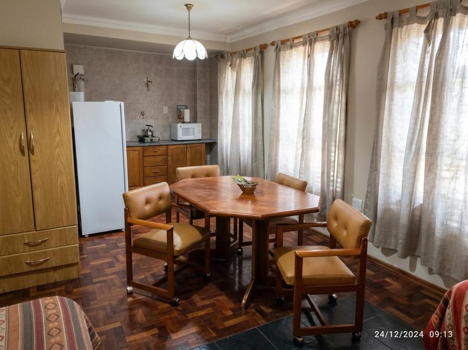 Kitchen or kitchenette, Living room, Seating area, Dining area, minibar, oven, pet friendly, wardrobe