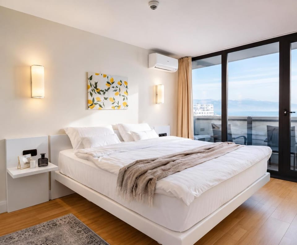 Bed, Natural landscape, Photo of the whole room, Bedroom, towels