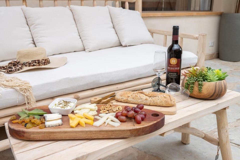 Balcony/Terrace, Food and drinks, Drinks