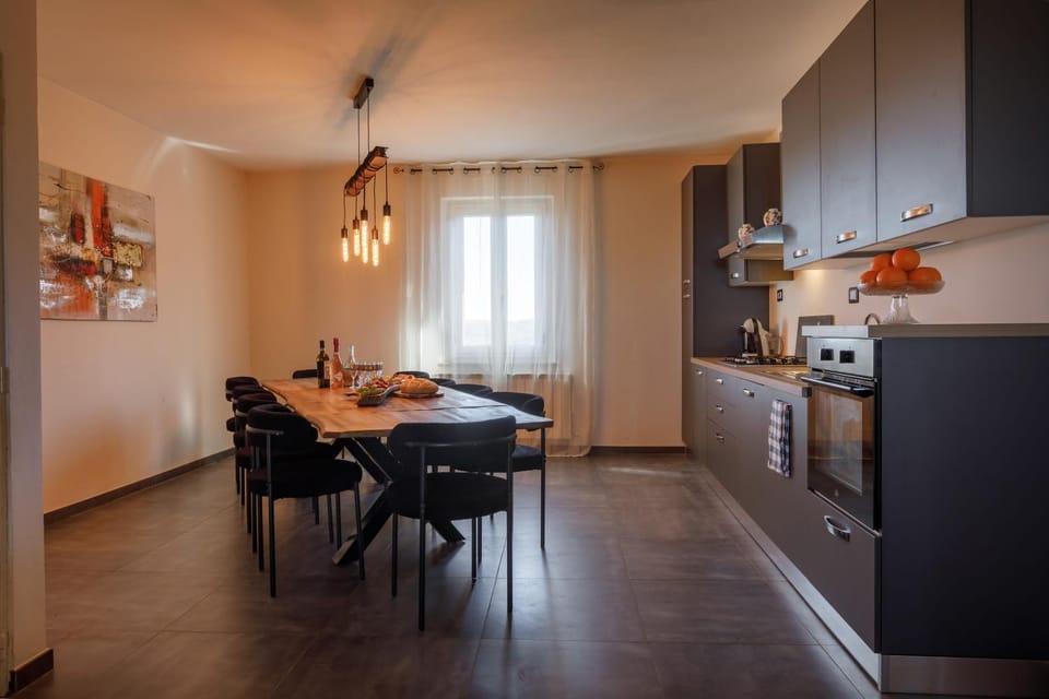 Seating area, Dining area, pet friendly
