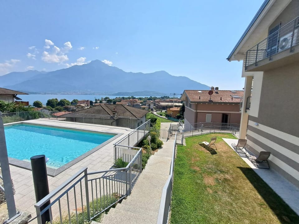 Property building, Lake view, Mountain view, Pool view, Swimming pool, Swimming pool