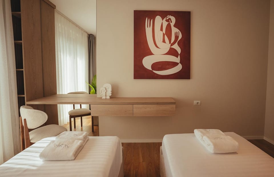 Bed, Other, Bedroom, towels