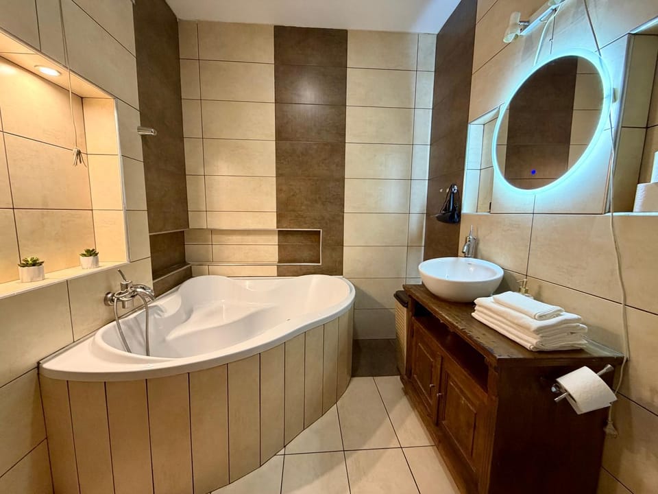 Bathroom, Bath, towels