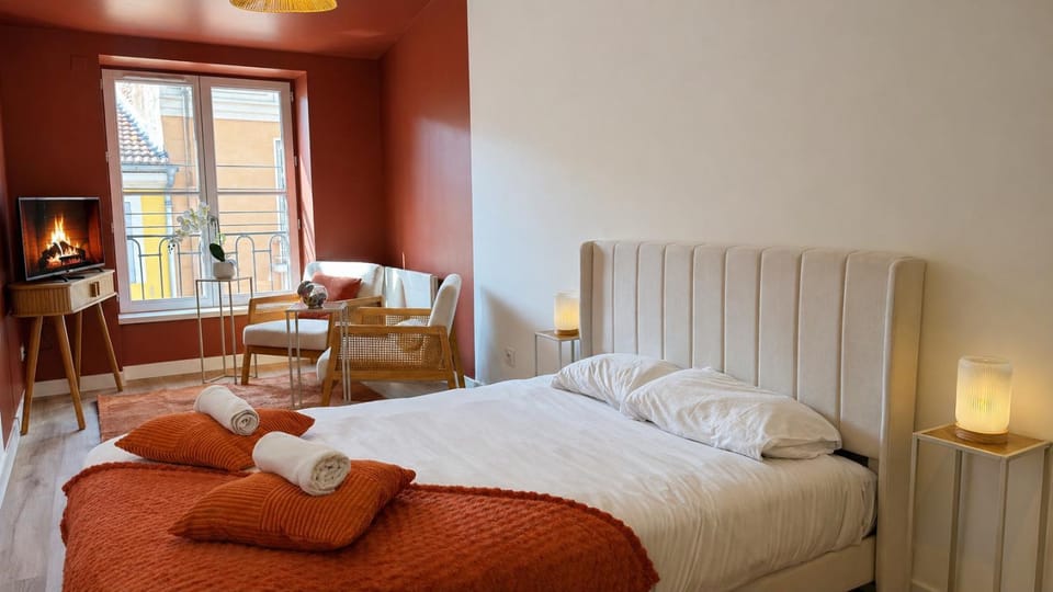Photo of the whole room, Seating area, Bedroom, towels