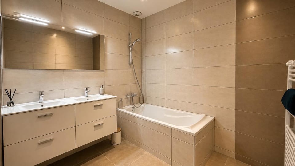 Bathroom, Bath, towels