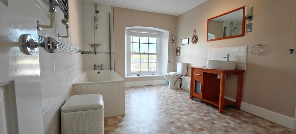 4 Bedrooms Near Tunnels Beaches House in Ilfracombe