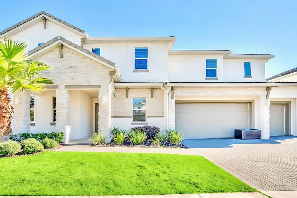 Upstay Family Resort Mansion - Pool, Theater, and Games House in Kissimmee