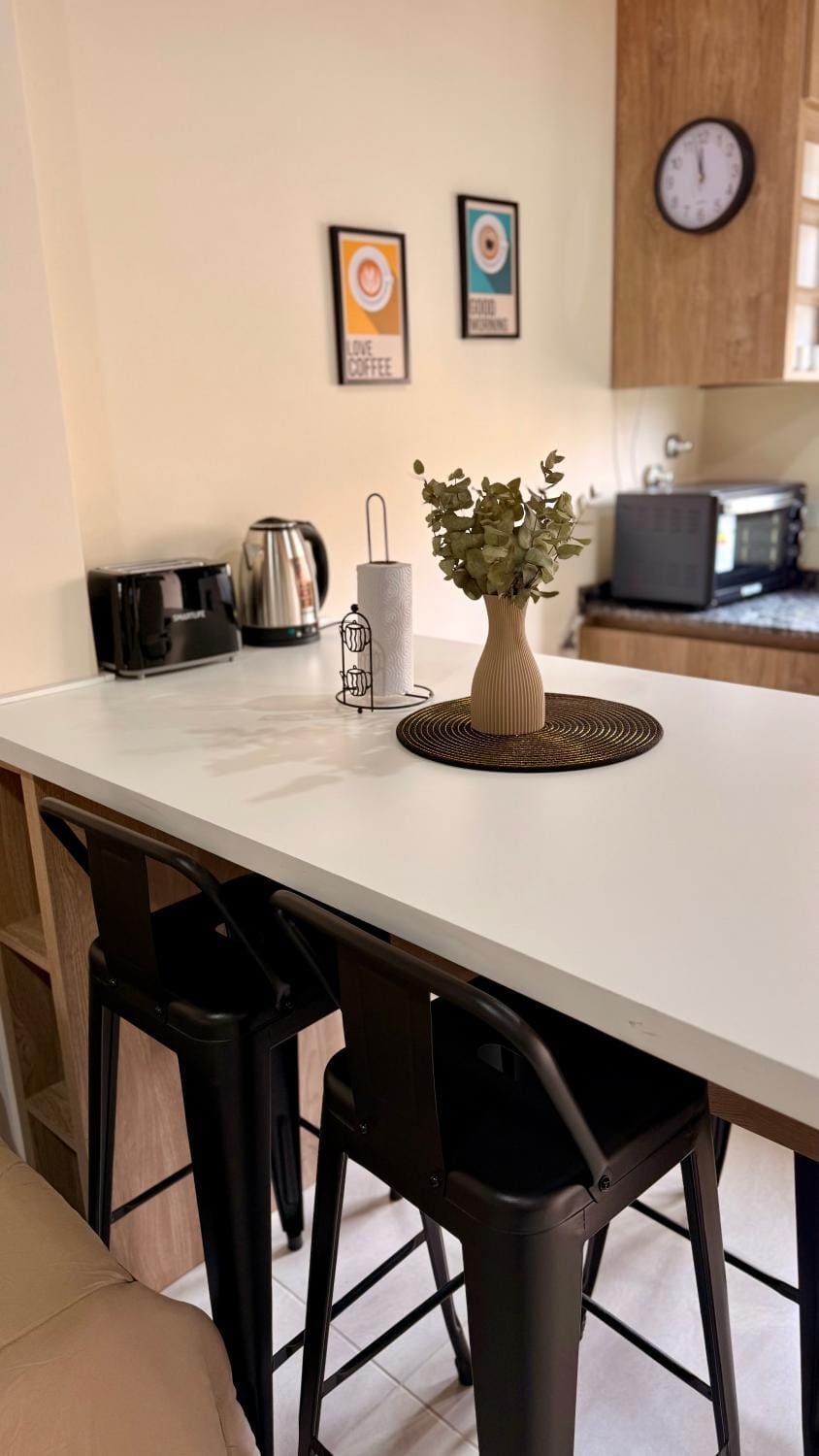 Kitchen or kitchenette, Dining area, minibar