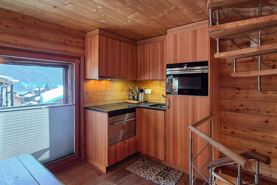 Kitchen or kitchenette, dishwasher