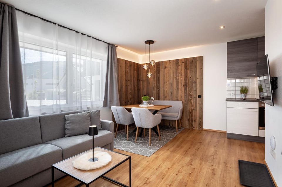 Kitchen or kitchenette, Living room, Seating area, Dining area