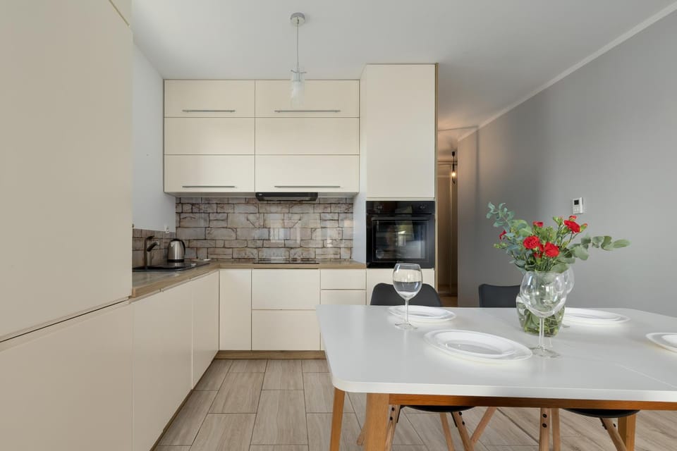 Kitchen or kitchenette, Dining area, stove