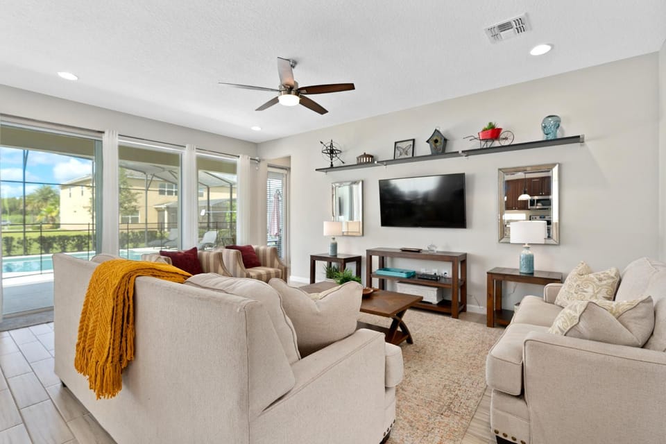 TV and multimedia, Living room, Seating area