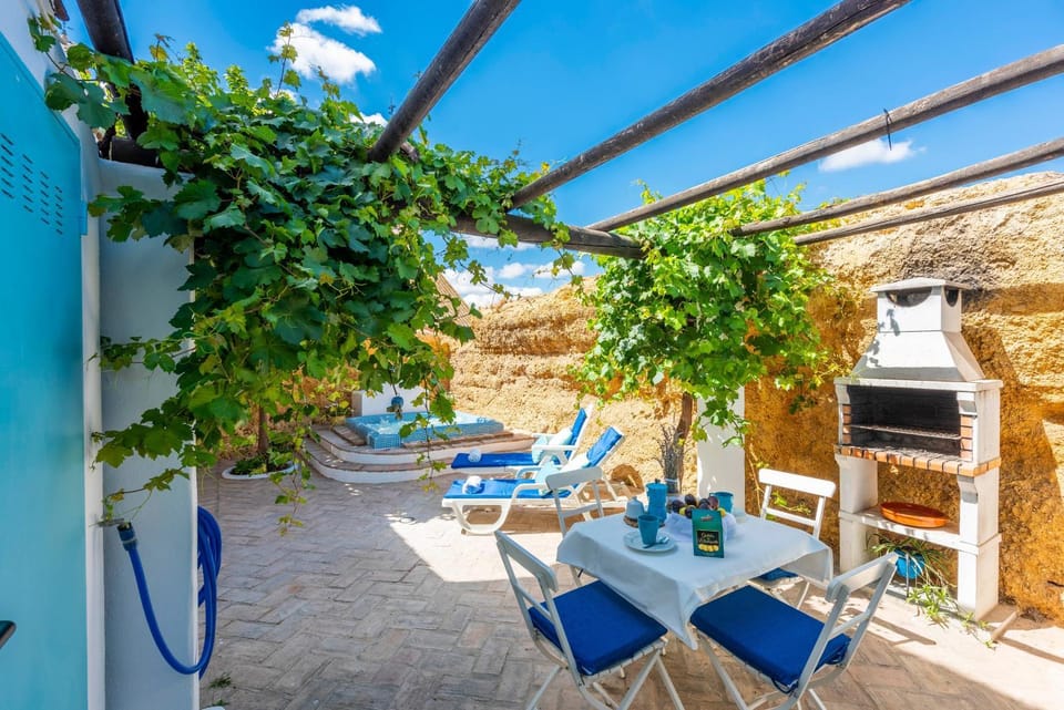 Property building, Balcony/Terrace, Living room