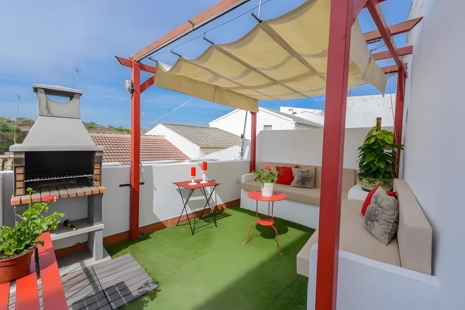 Property building, Balcony/Terrace, Living room