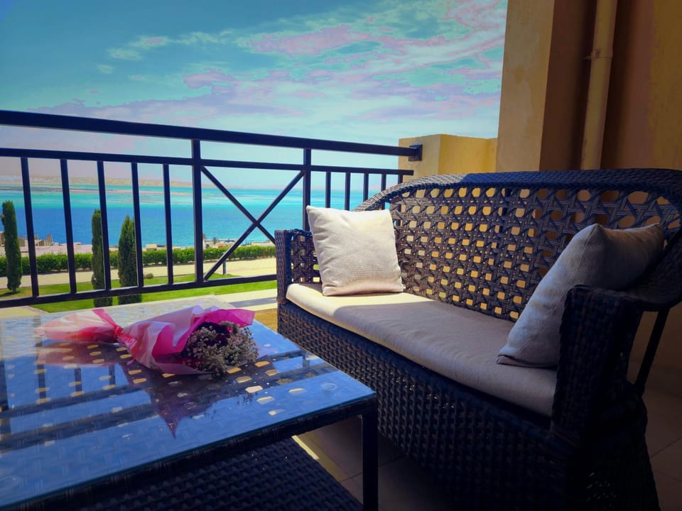 Patio, Natural landscape, View (from property/room), Balcony/Terrace, Seating area, Sea view